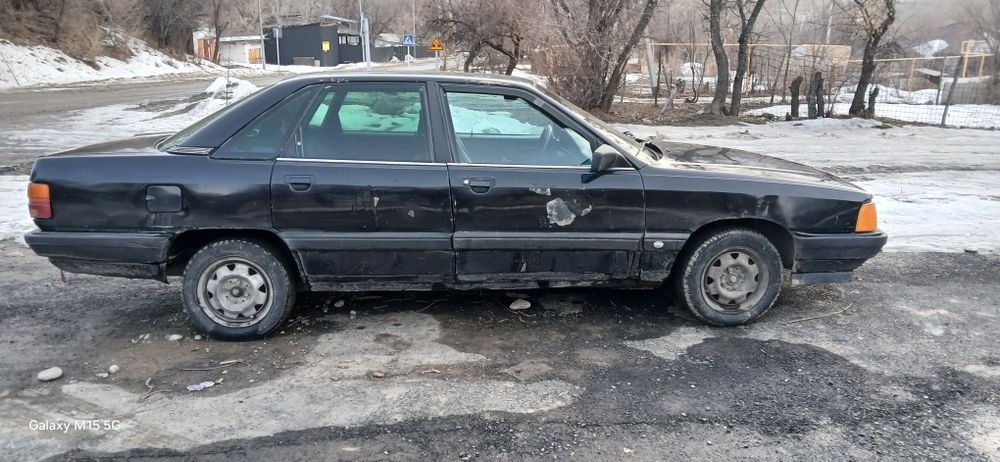 Продам ауди 100 на ходу заводится едит