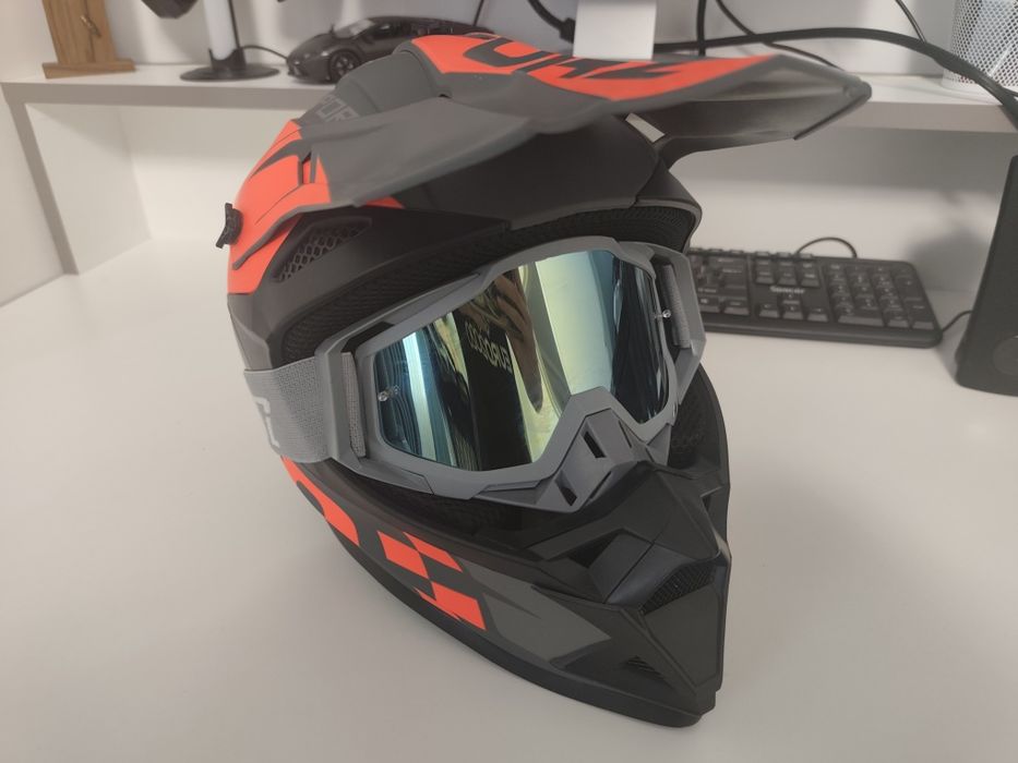 Vând cască Enduro