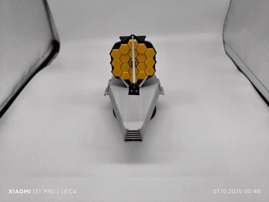 Сборная модель космический телескоп James Webb