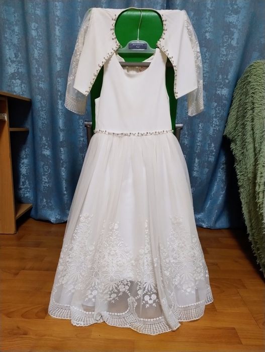 Продам красивое платье для девочки.