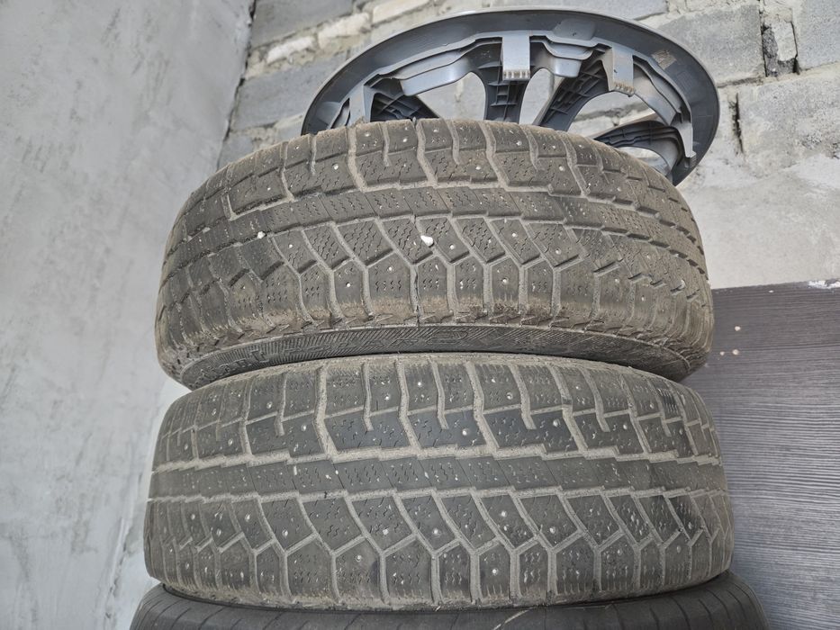 Продам резину на 15 с дисками киа рио