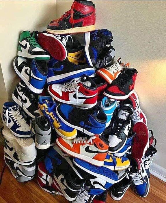 Маратонки оригинални NIKE AIR JORDAN 1 MID номер EUR 36,5,