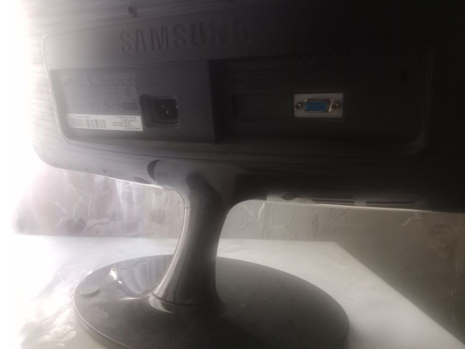 Монитор Samsung Syncmaster B2030