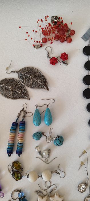 Бижута от различни материали