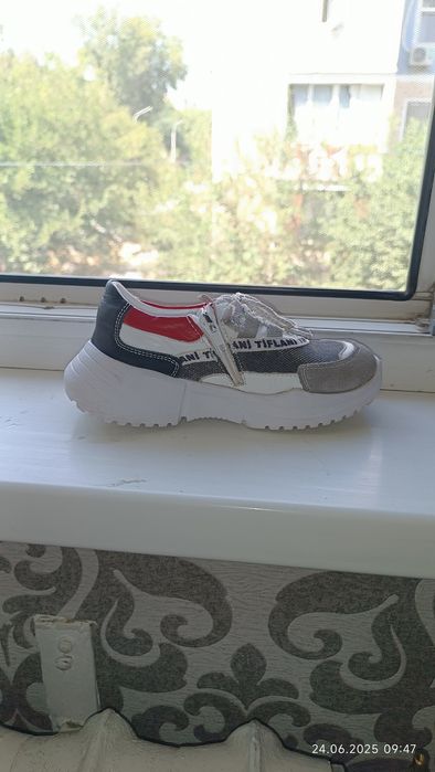 Кроссовки для девочки