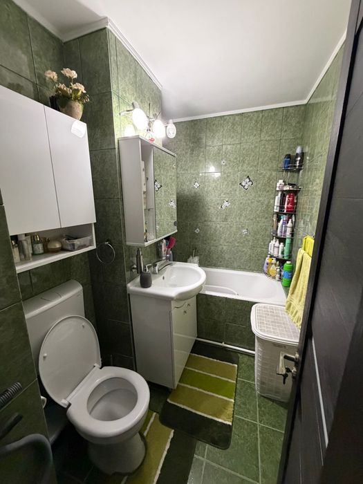 Vând apartament 3 camere in Berca