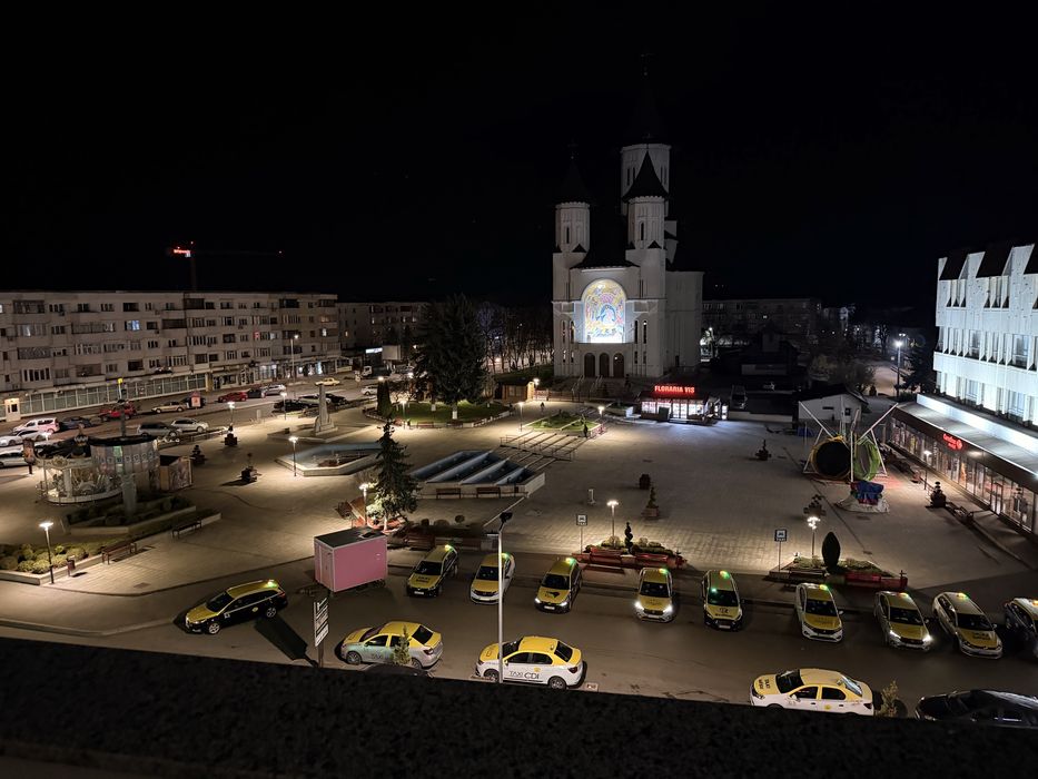 Inchiriez apartament 4 camere zona centrala in regim  hotelier sau termen lung