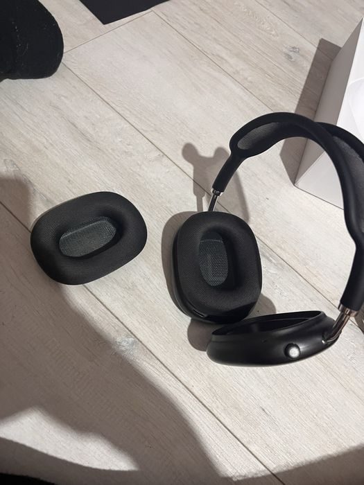 Air pods Max aproape noi