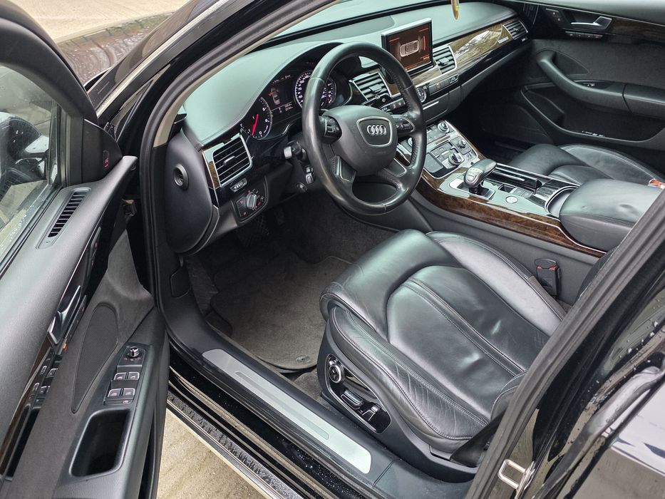 Audi  A8 Matrix 2011