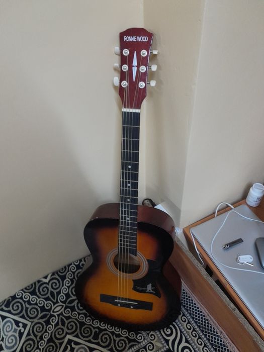 Гитара сатылады.