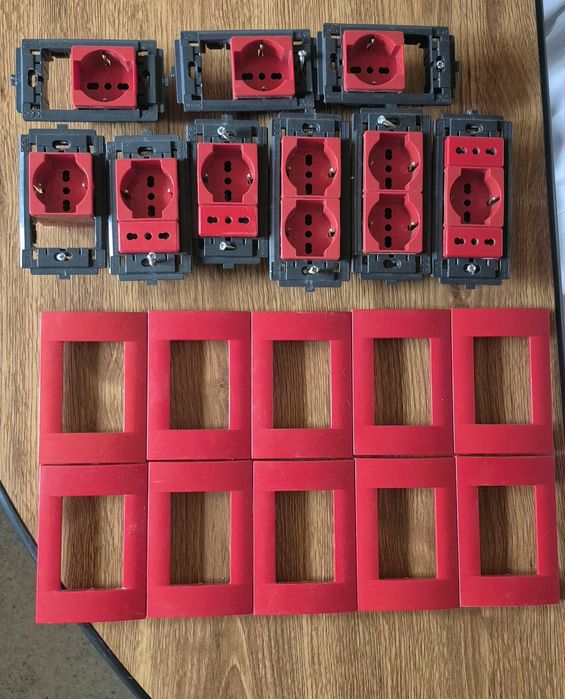 Vaaa 9 Prize Gewiss Roșii (Gama System) + 10 Rame Suport – Stare Excel