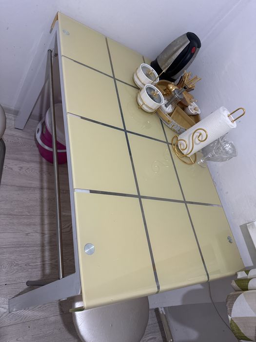 Продаю стол для кухни