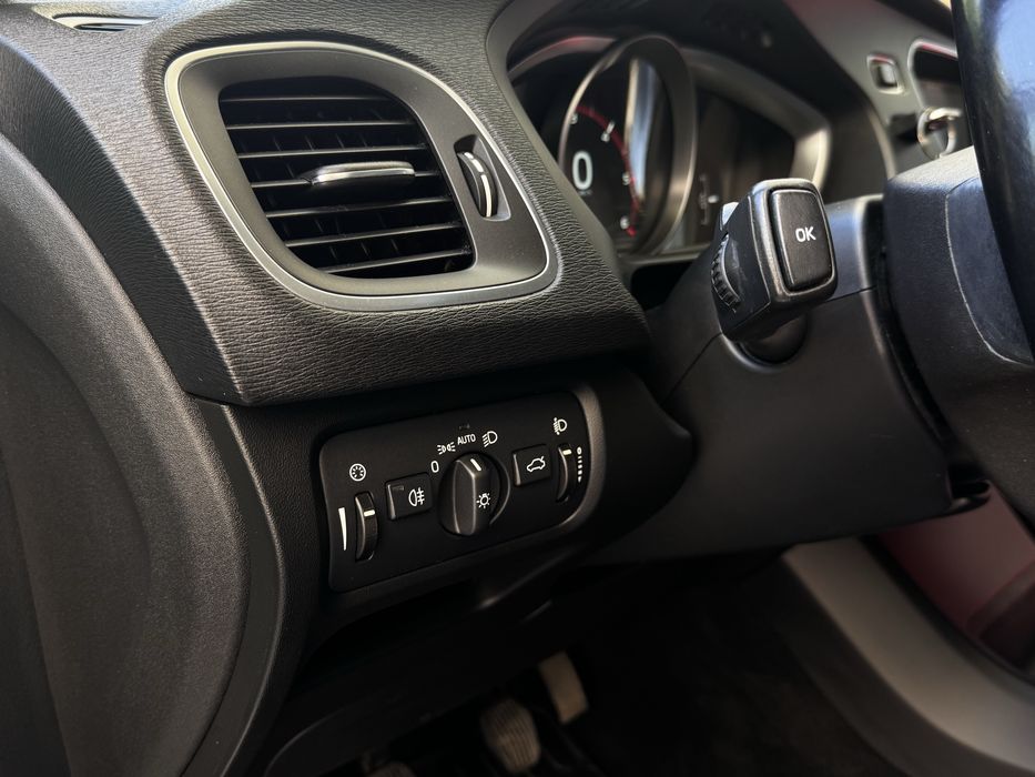 Volvo V40 1.6 Diesel 115 CP – 2013 – Consum mic / Dotări premium