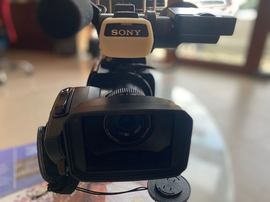 видеокамера Sony HXR-MC2500