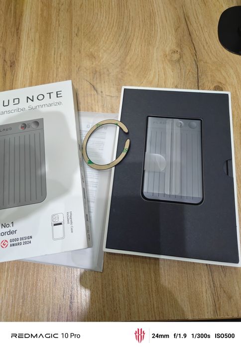 Диктофон PLAUD NOTE.