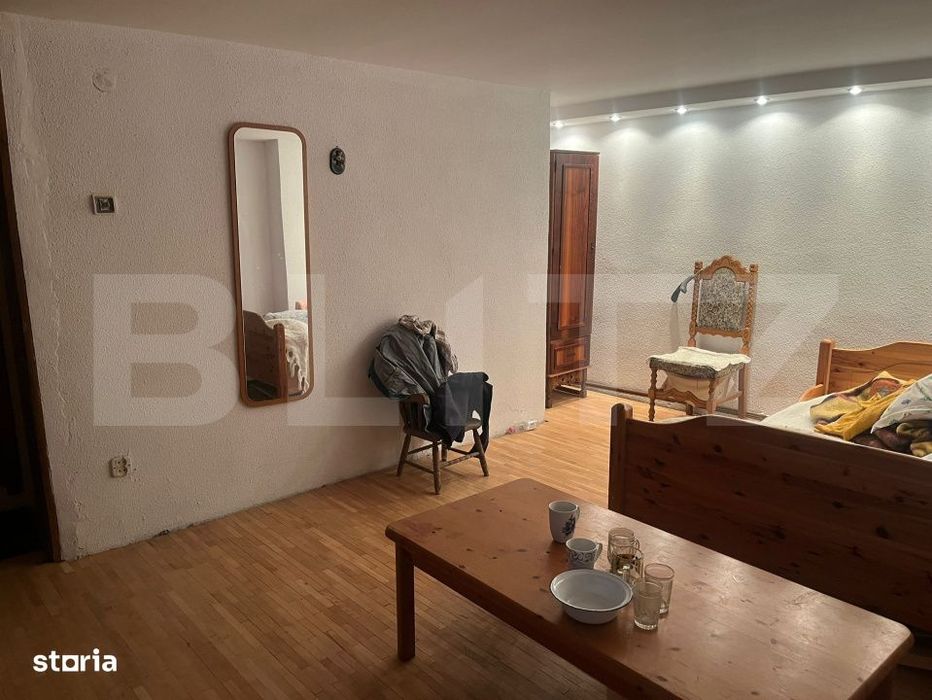 Casa cu piscina P+M, 1.368 mp teren,  Leamna de Sus