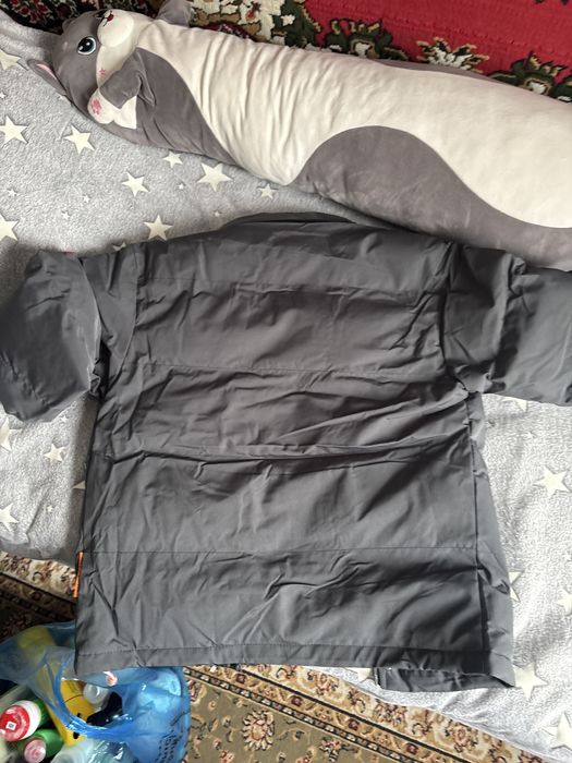 Куртка серого цвета,размера М