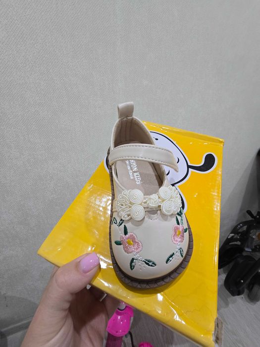 Продам новую детскую обувь