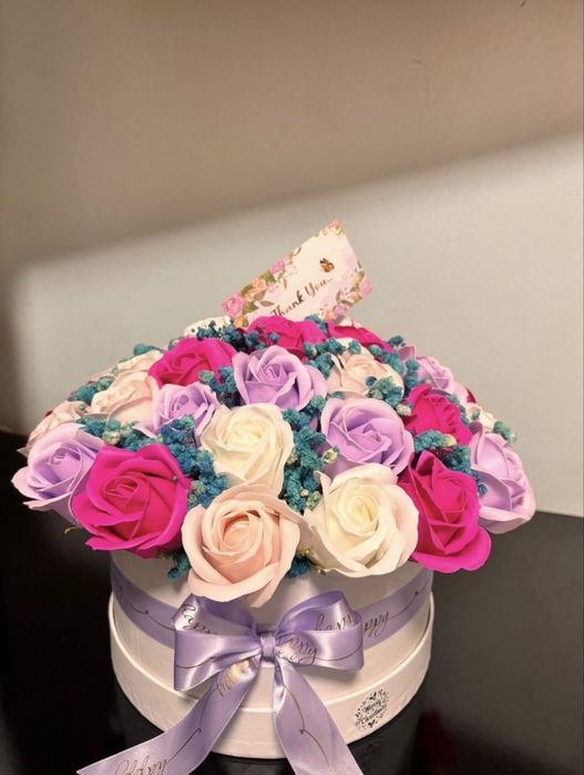 Ръчно изработени подаръчни кутии с ароматни свещи и сапунени рози!!