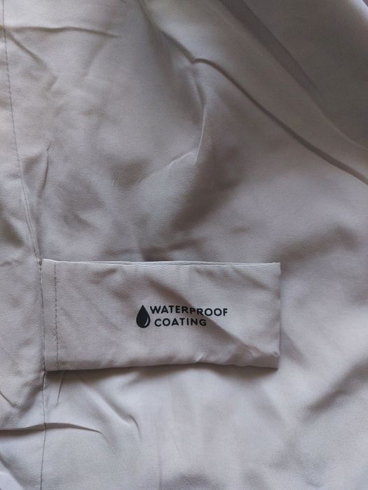 Женский плащ-тренчкот.