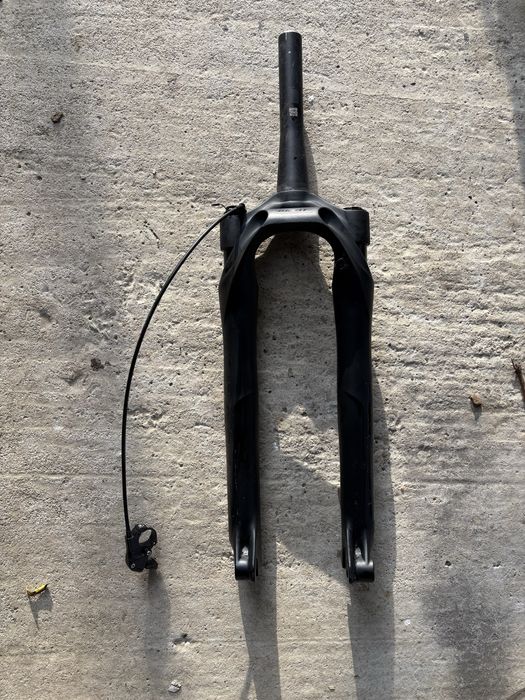 Furca Bicicleta Giant Crest pe aer