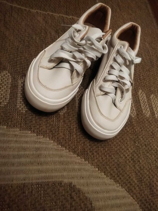 Кроссовки хорошие