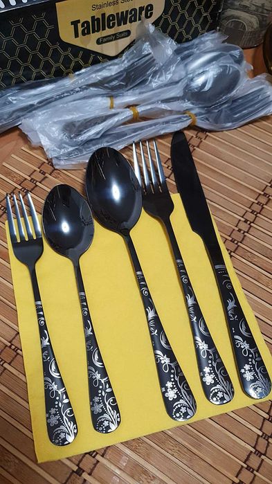 Set tacamuri Negru -Tacamuri Black flora- 4 persoane