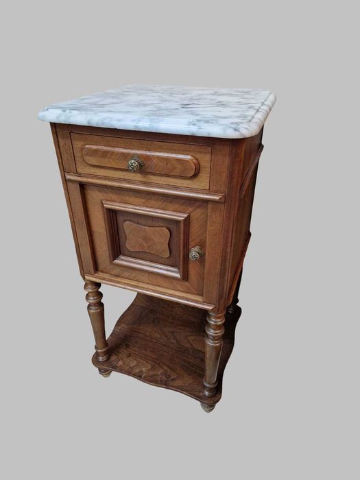 Френски антикварен спален комплект от масивен орех