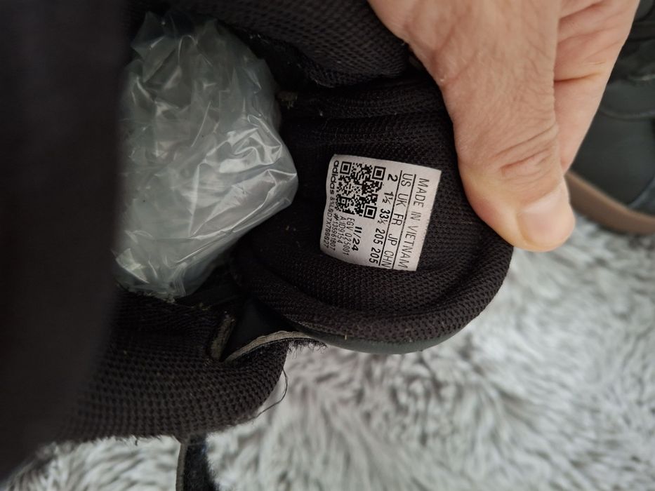 Adidasi baiat marime 33