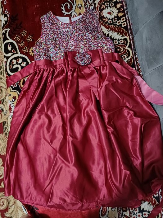 Бальное платье на девочку. За 2 платья 8000.