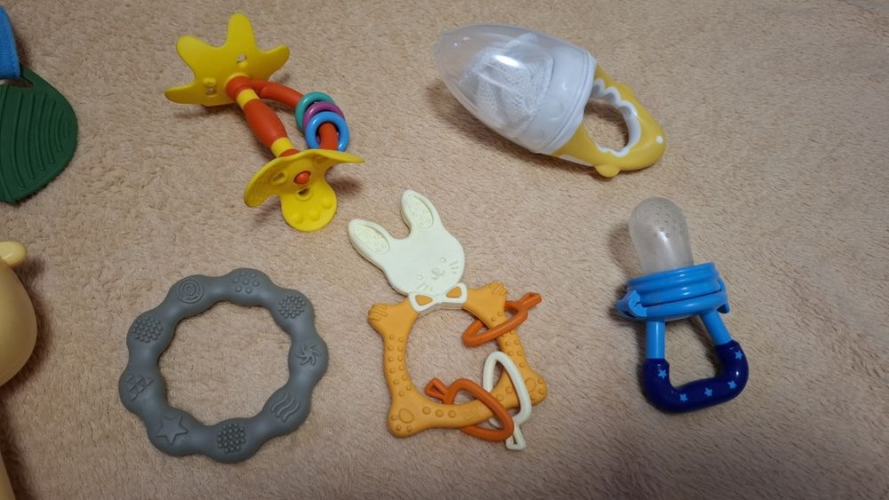 Игрушки, погремушки, подвески для малыша