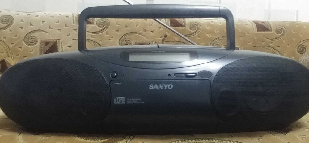 Sanyo  MCD - Z65F (K)
