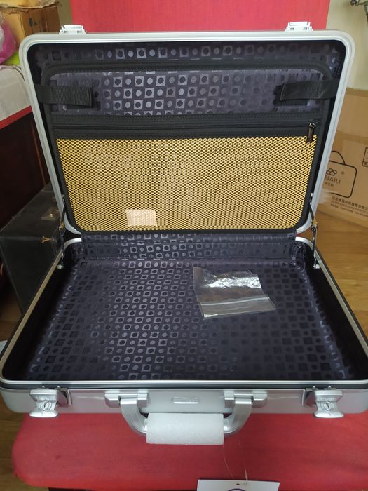 Продам алюминиевый кейс-дипломат