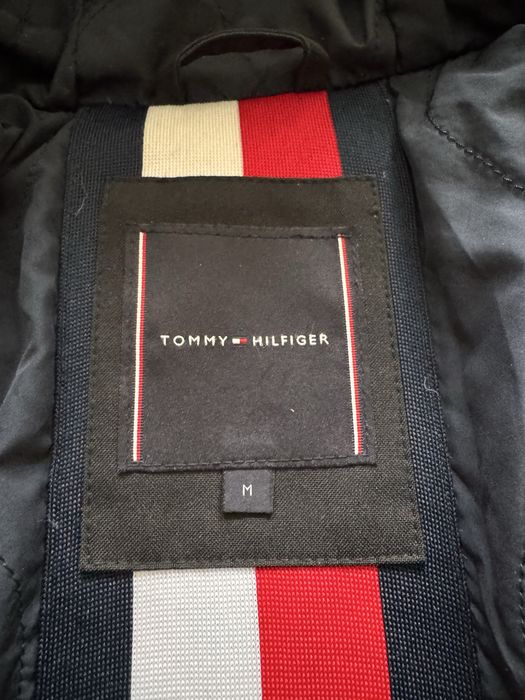 Оригинално зимно яке Tommy Hilfiger – черно, дълго, с качулка