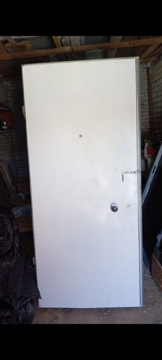 Продам входную дверь