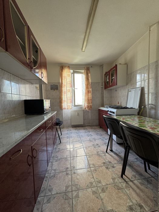 Inchiriez apartament zona centrala etaj 1