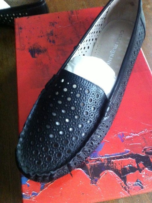 новые черные итальянские осенние туфли 39 размера Carlo Pazollini