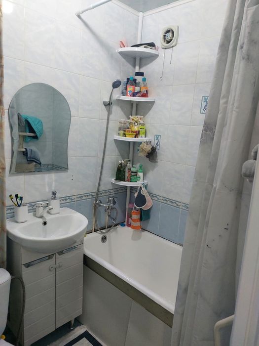 Продам 2 ух.комн кв район маг.Караван