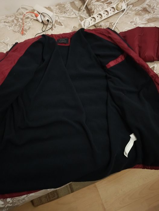 Vând geaca mărimea L se potrivește și la un xl