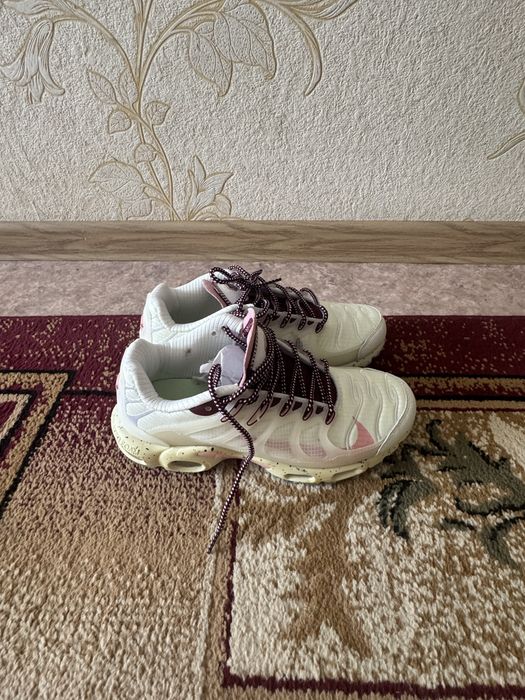 Кроссовки Nike.