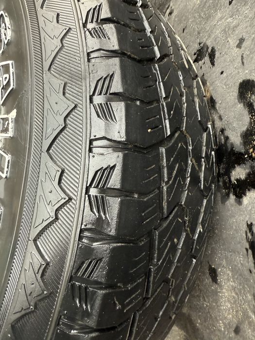 Продам 2 баллона А/Т 265/75R16