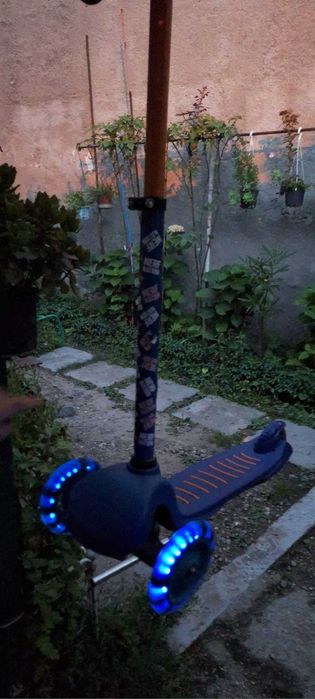 Vand trotineta pentru copii