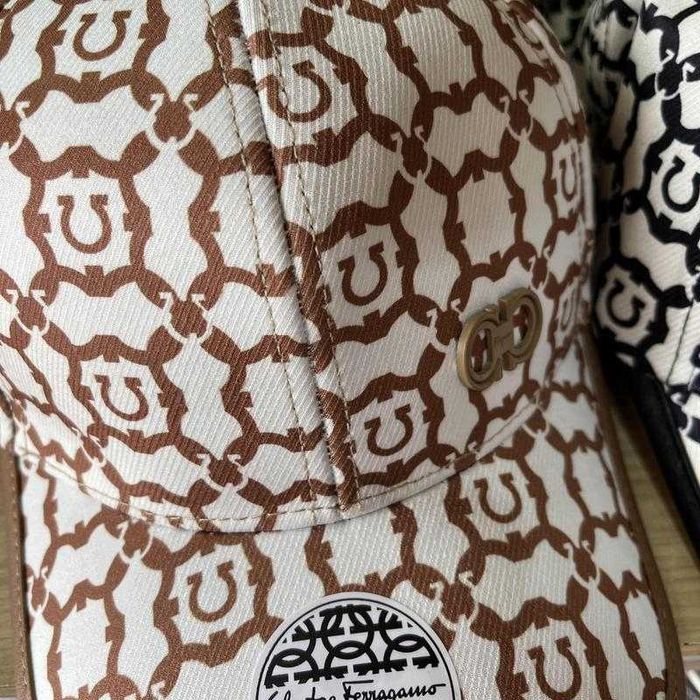 Ferragamo шапка Феррагамо тъмно синьо бяло shapka fashion