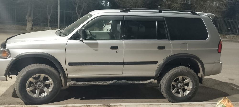 Продаю Mitsubishi Montero Sport