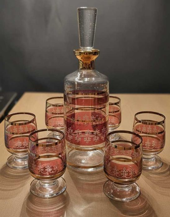 Продаю графин с 6 стопками