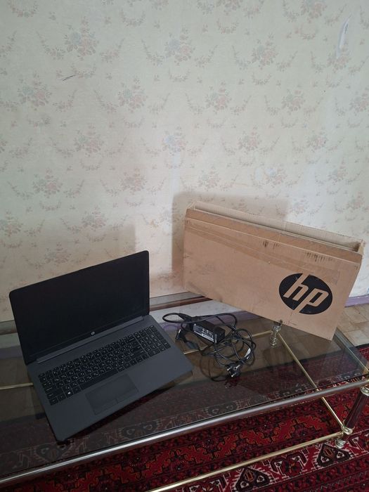HP NOUTBOOK  1 Tr xotira. 8 RAM