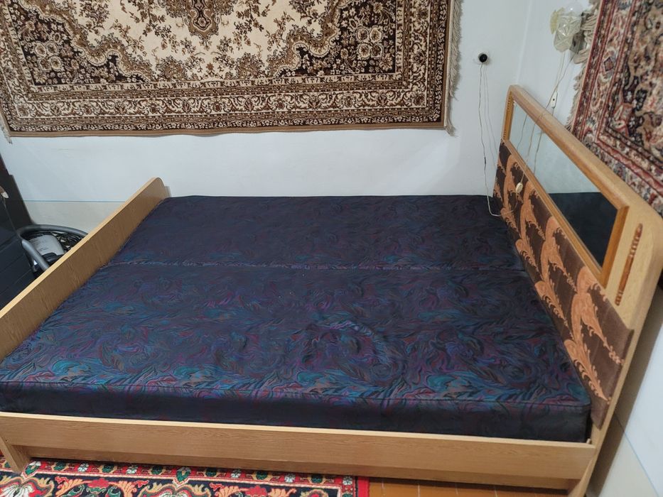 Продаётся кровать, б/у, цена договорная.