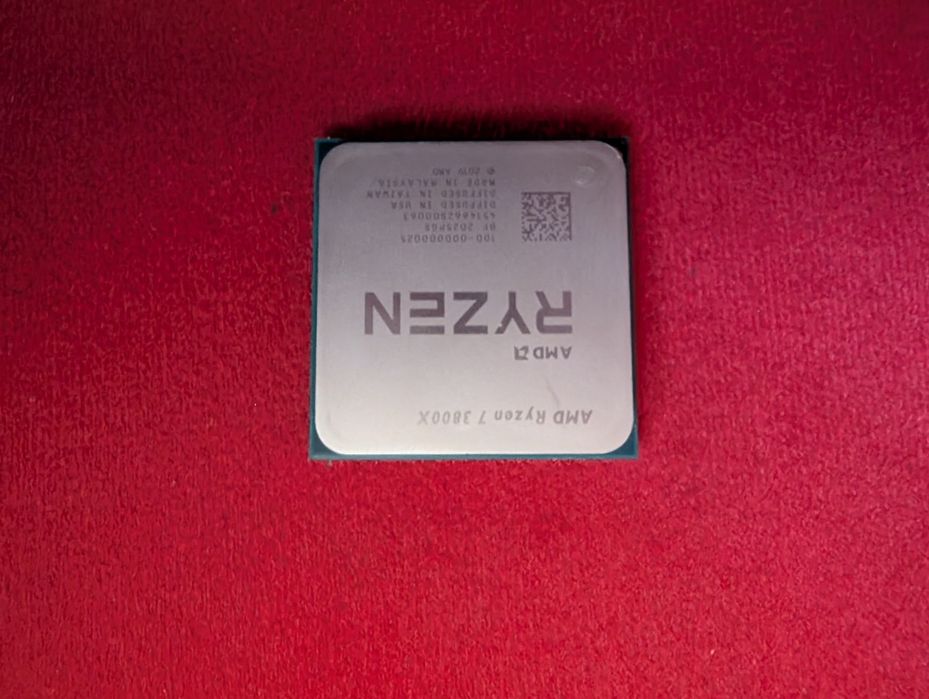 Осемядрен AMD Ryzen 7 3800X за всички АМ4 дъна