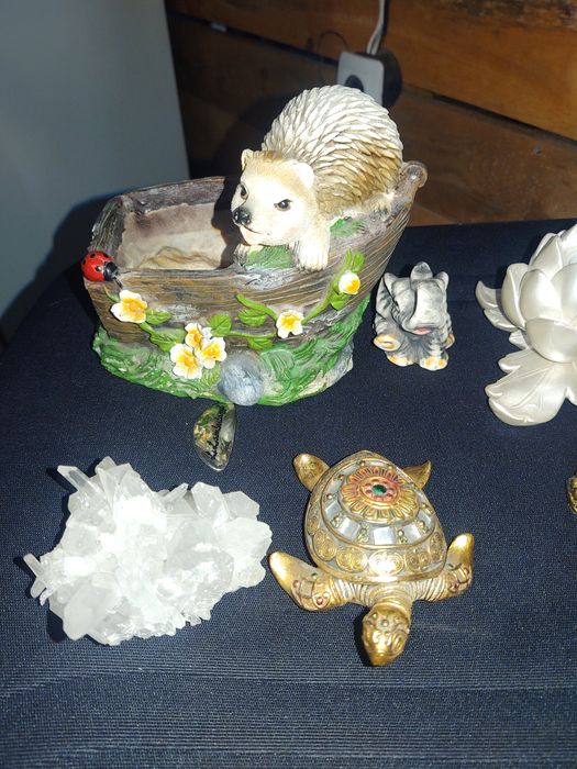 Статуетка с часовник и др.