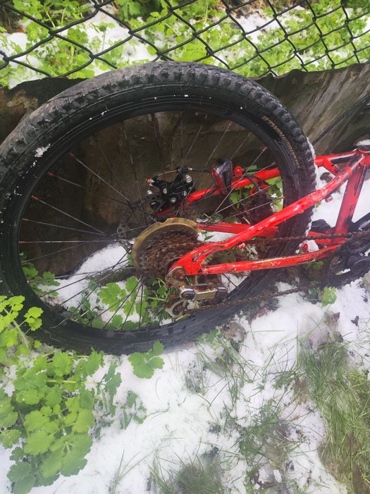 Vând biciclete pentru piese sau eventual pentru reparare